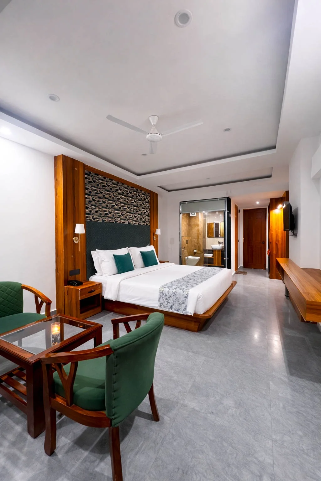 Honeymoon Suite 6