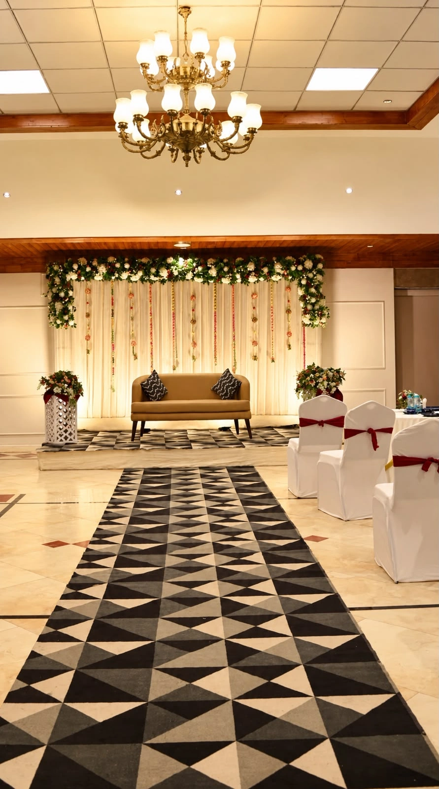 Luxe Stayz Himani Hill View Retreat Manali
