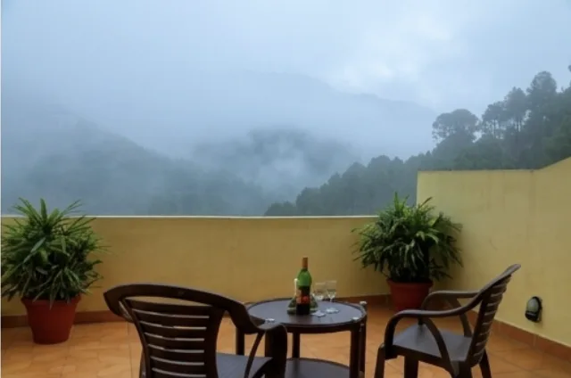 Mountain view - Amenities - Solan - LuxeStayz hotel photo